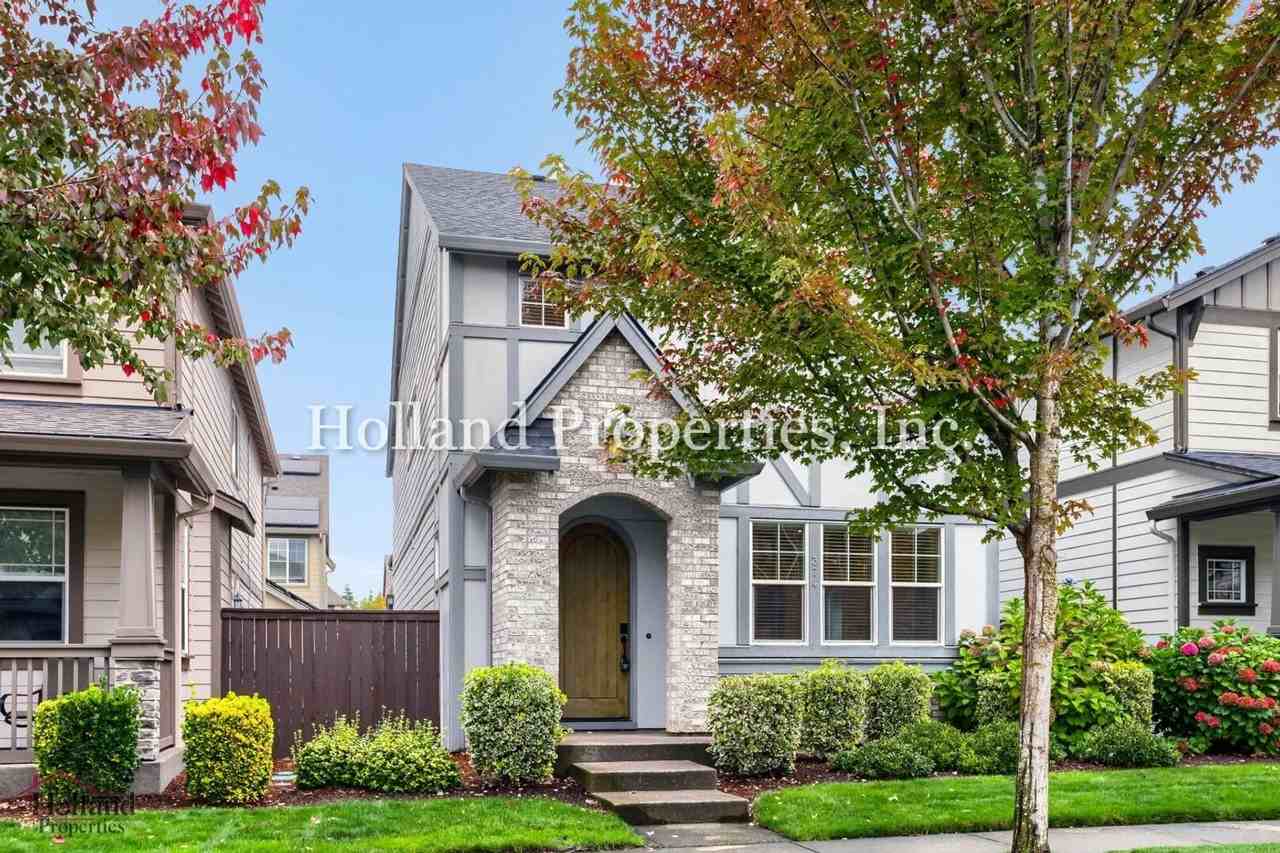 374 Sw 202nd Ter - Photo 2 of 29