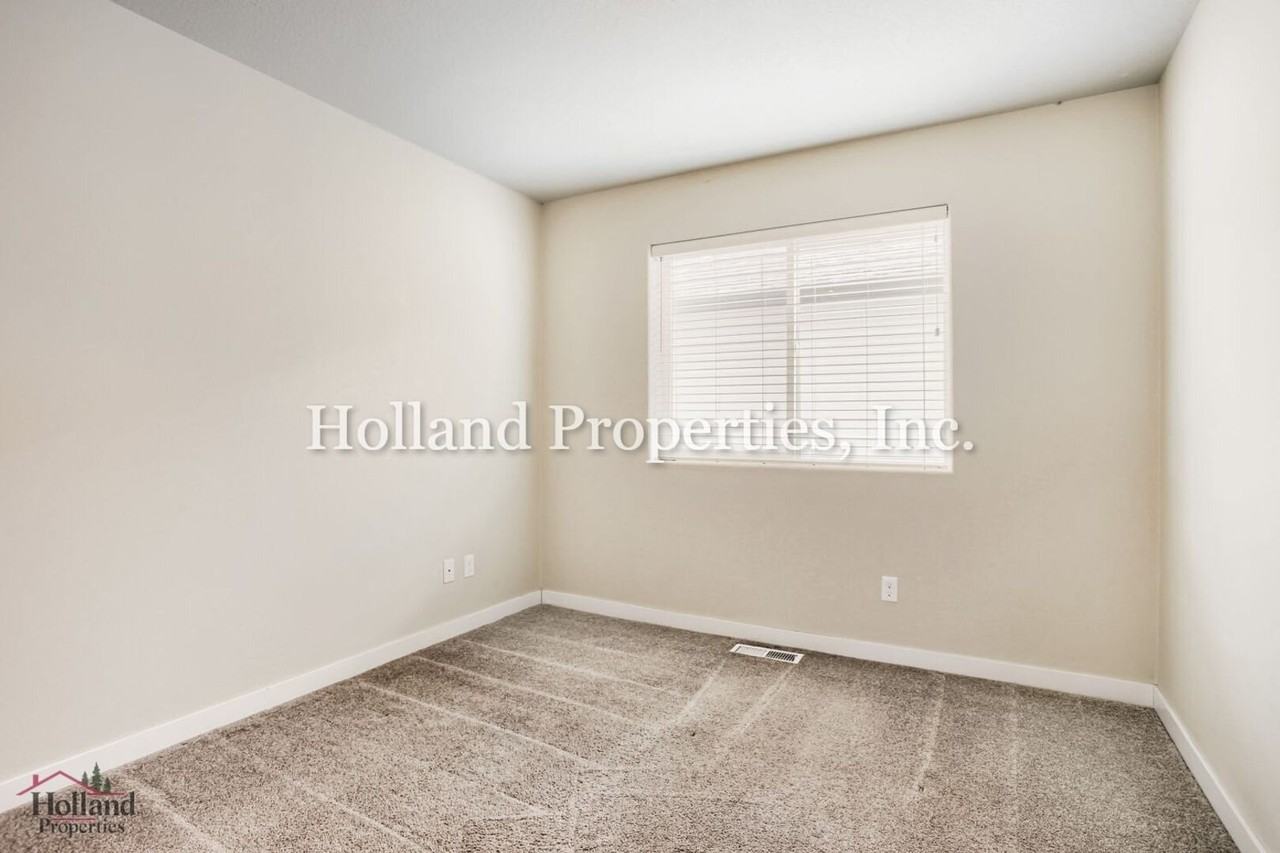 374 Sw 202nd Ter - Photo 4 of 29