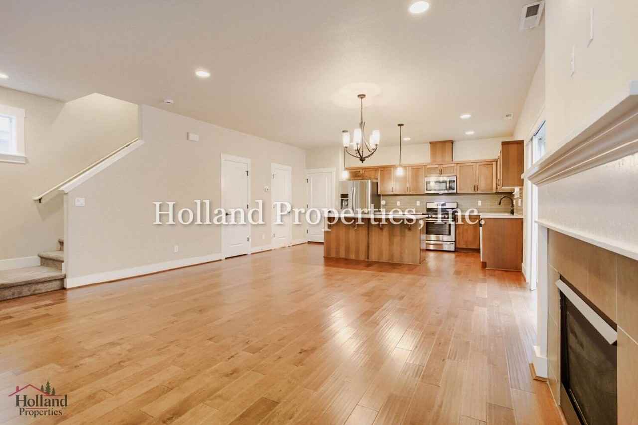374 Sw 202nd Ter - Photo 7 of 29