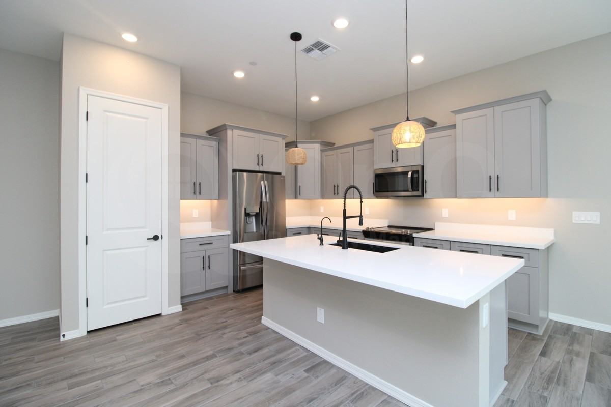 1541 E Megan St - Photo 3 of 30
