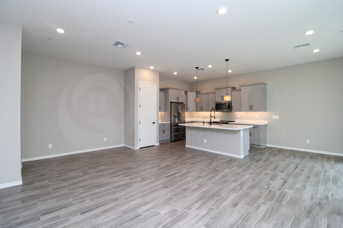 1541 E Megan St - Photo 5 of 30