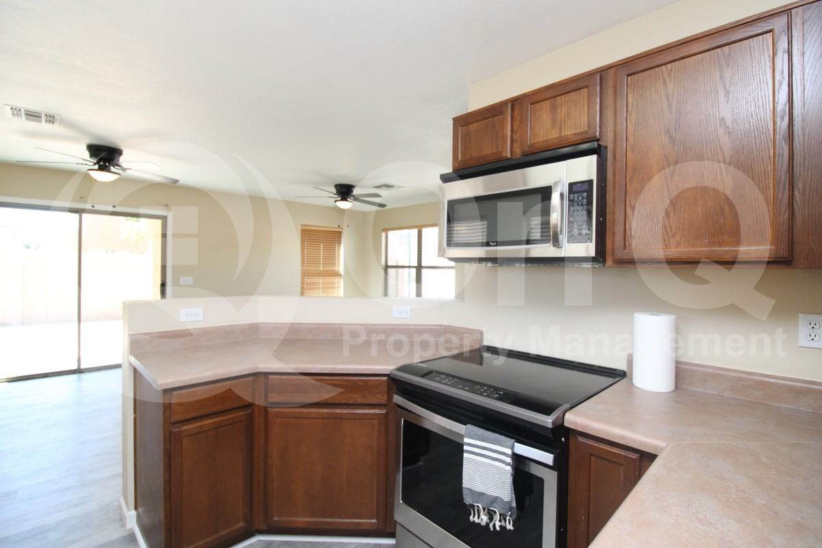 9607 N 81st Dr - Photo 3 of 28