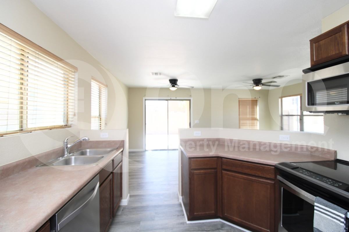9607 N 81st Dr - Photo 4 of 28
