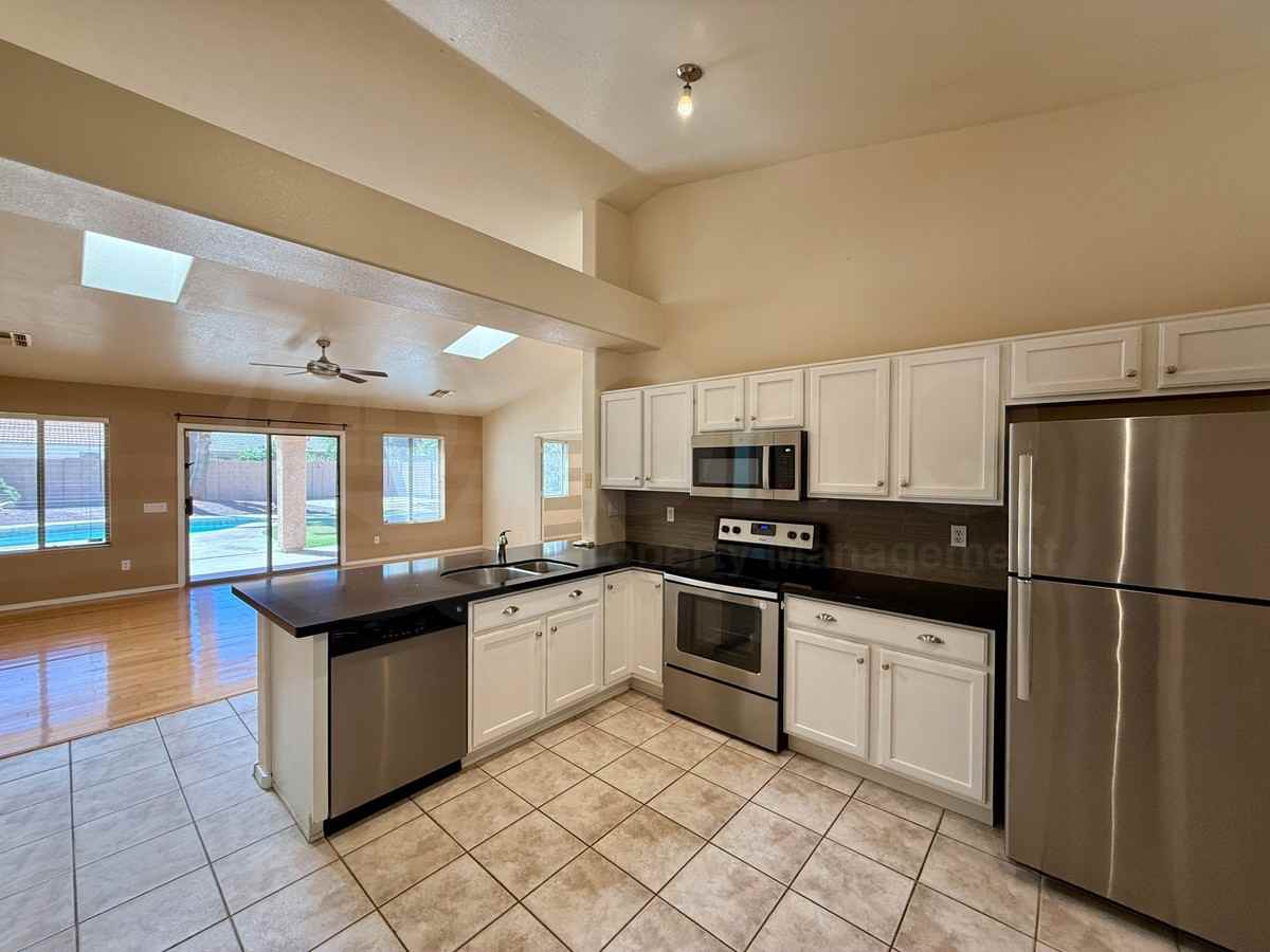 1251 W Bartlett Way - Photo 2 of 20