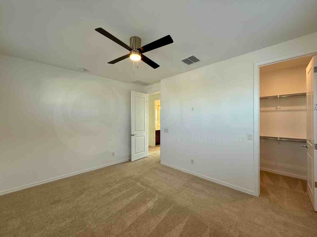 8817 W Denton Ln - Photo 6 of 34