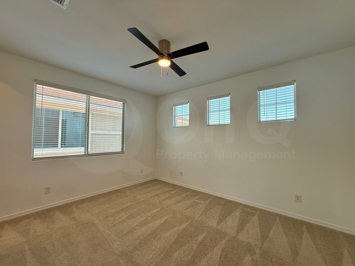 8817 W Denton Ln - Photo 7 of 34