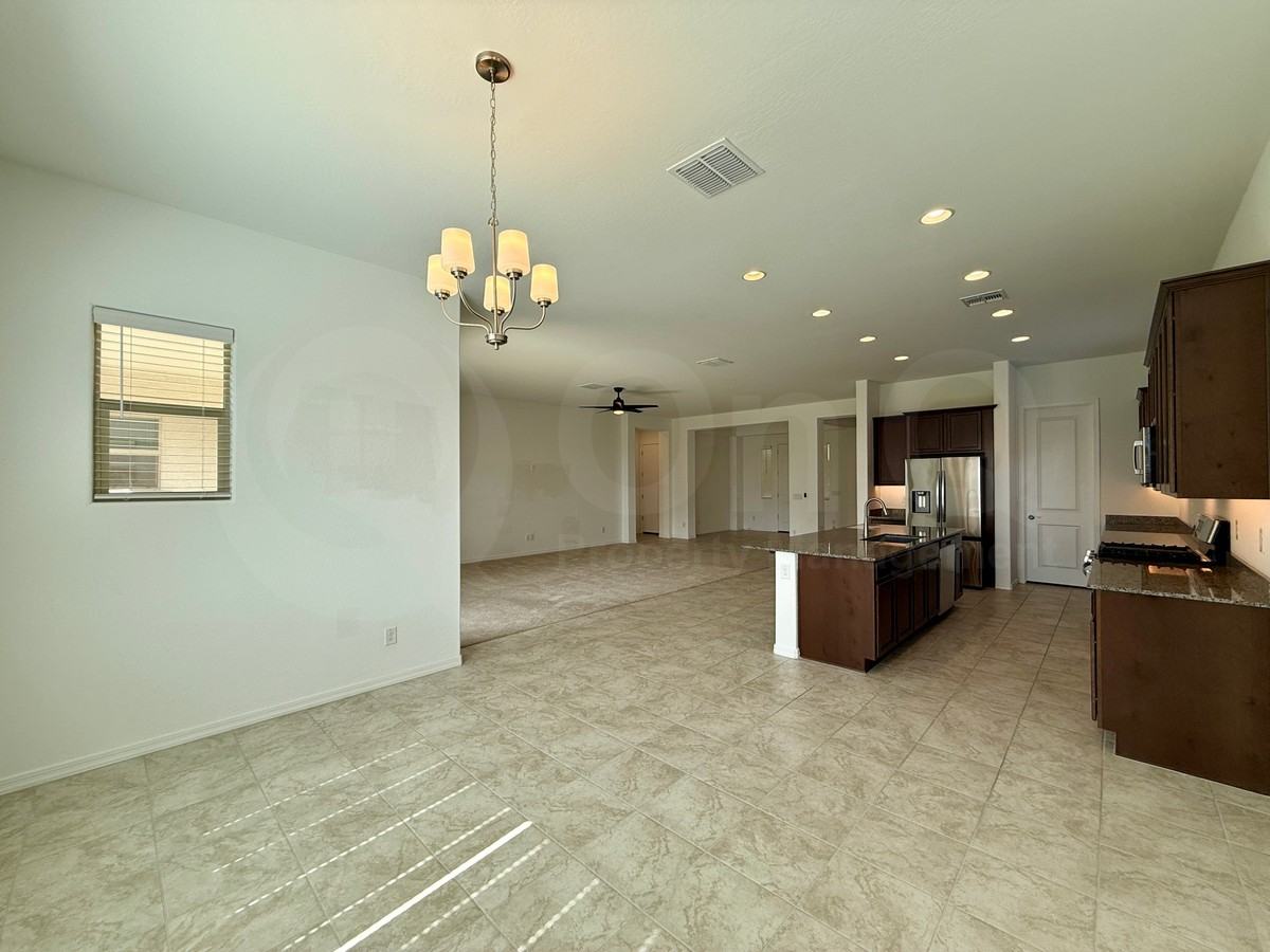 8817 W Denton Ln - Photo 5 of 34