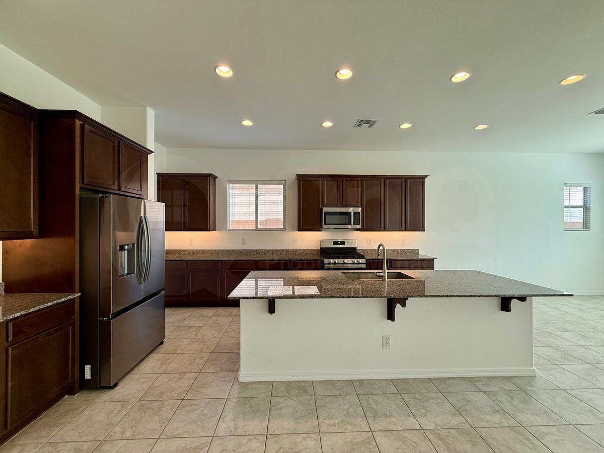 8817 W Denton Ln - Photo 2 of 34