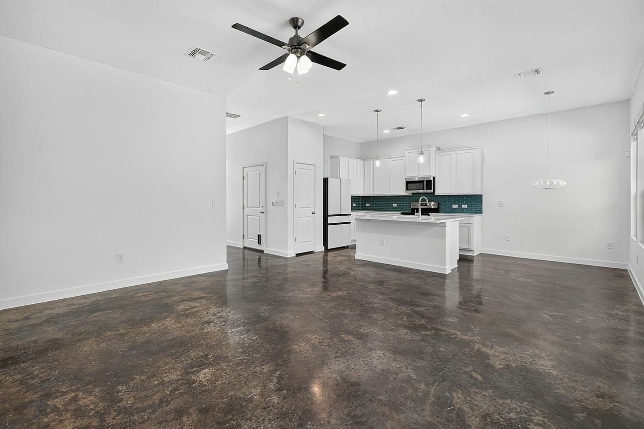 1404 Limelight Ln - Photo 4 of 28