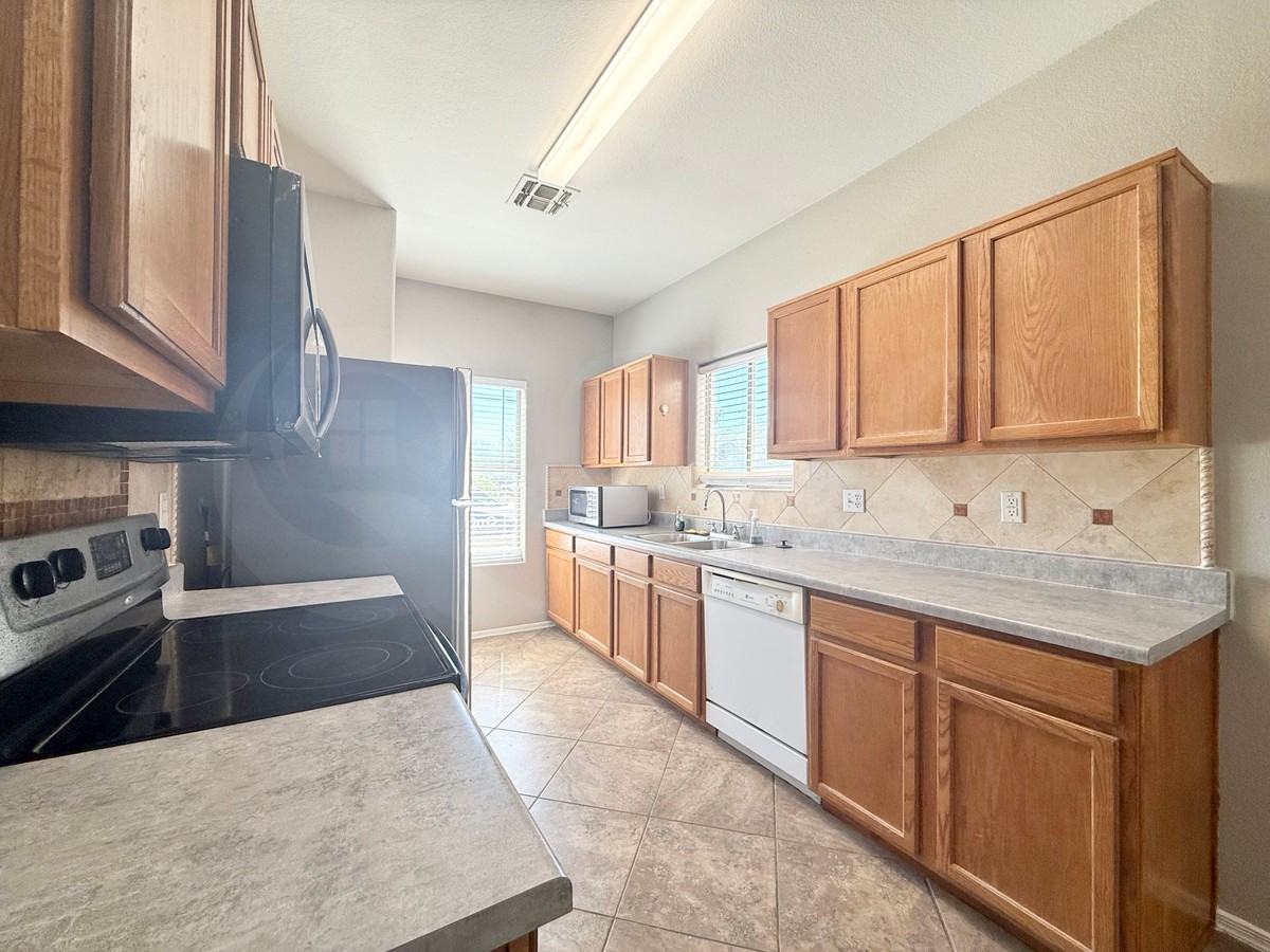 6538 W Elwood St - Photo 3 of 19