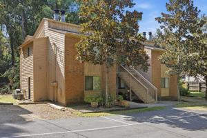 featured image of 406 Glenview Dr #9