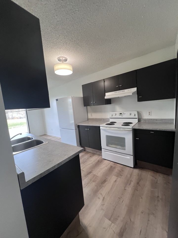 5210 61 Ave - Photo 2 of 2