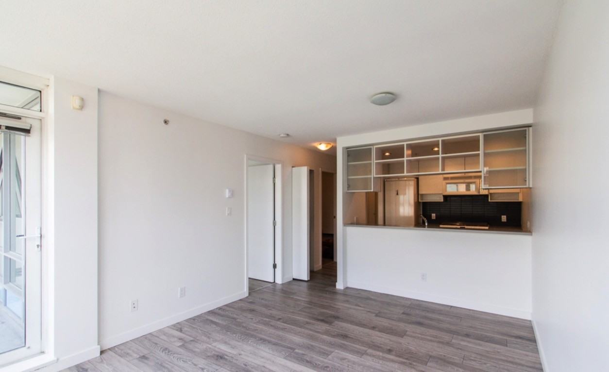 928 Beatty St - Photo 2 of 23