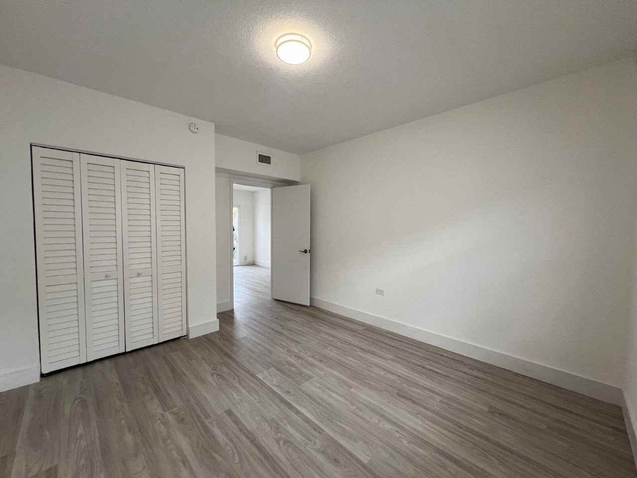 1908 Calais Dr - Photo 5 of 9