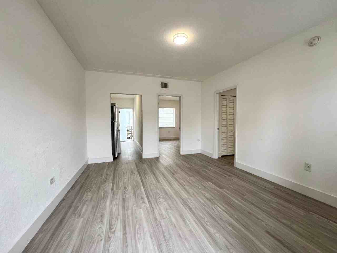1908 Calais Dr - Photo 6 of 9