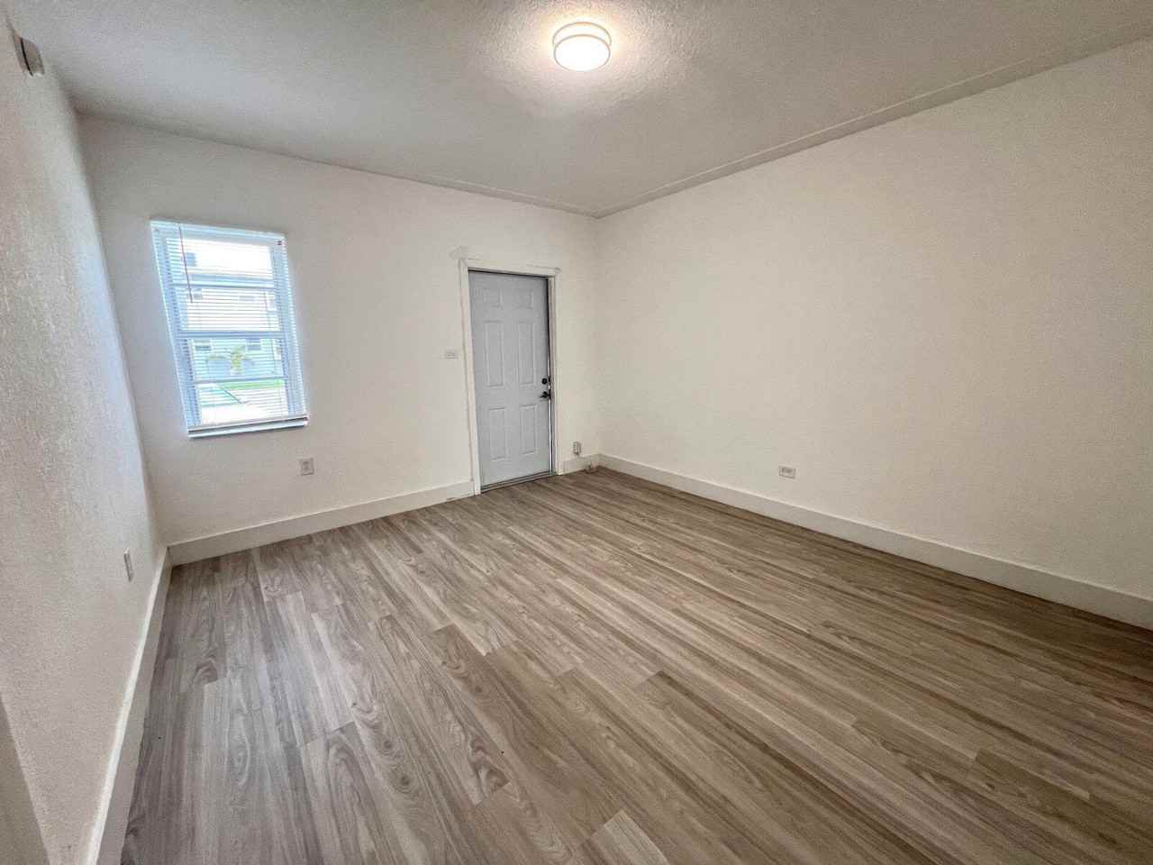 1908 Calais Dr - Photo 7 of 9