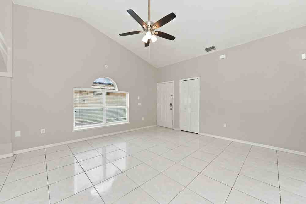 7612 Fort Sumter Dr - Photo 5 of 16