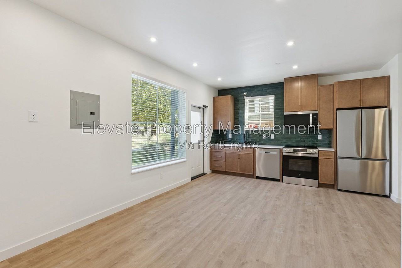 1624 Nw 17th St #101 - Photo 2 of 12