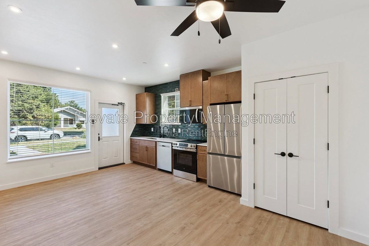 1624 Nw 17th St #101 - Photo 3 of 12