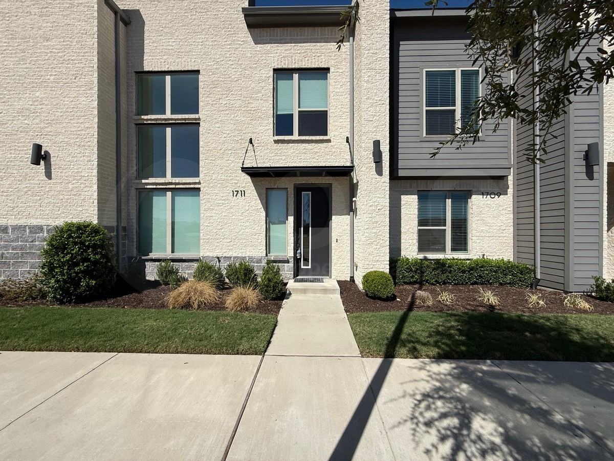 1711 Dalhart Rd - Photo 2 of 15