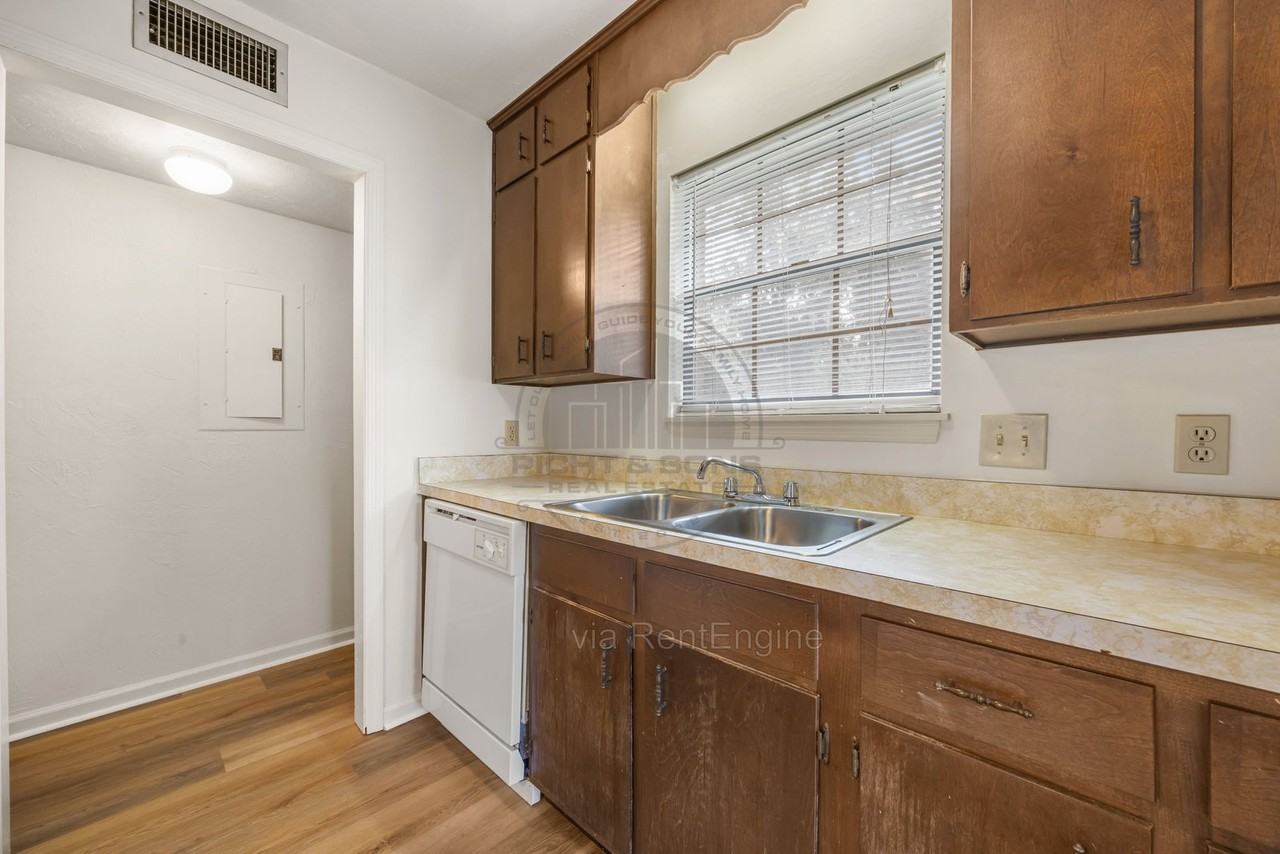 2409 Fred Smith Rd - Photo 7 of 19
