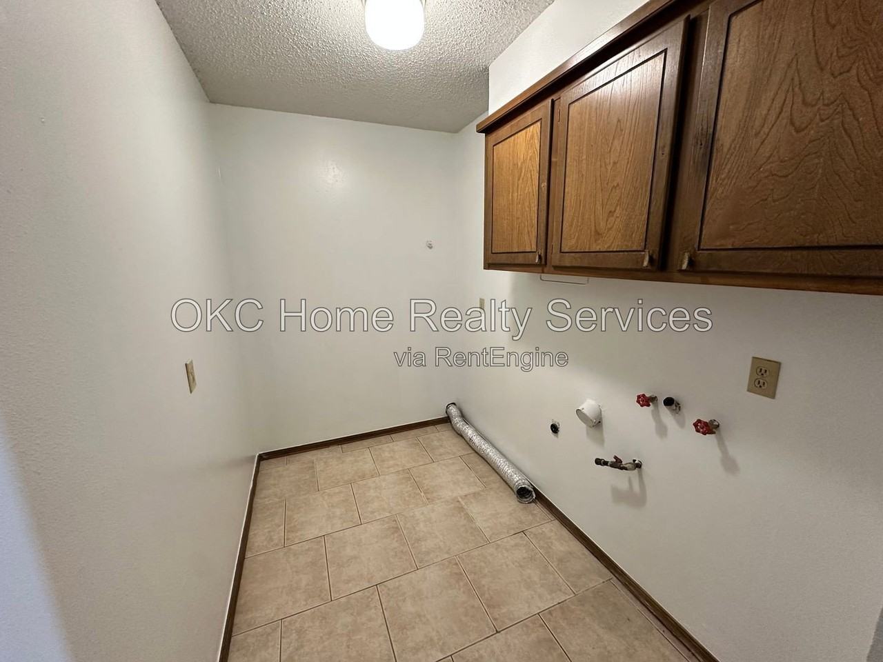 7421 Nw 26th St - Photo 6 of 19