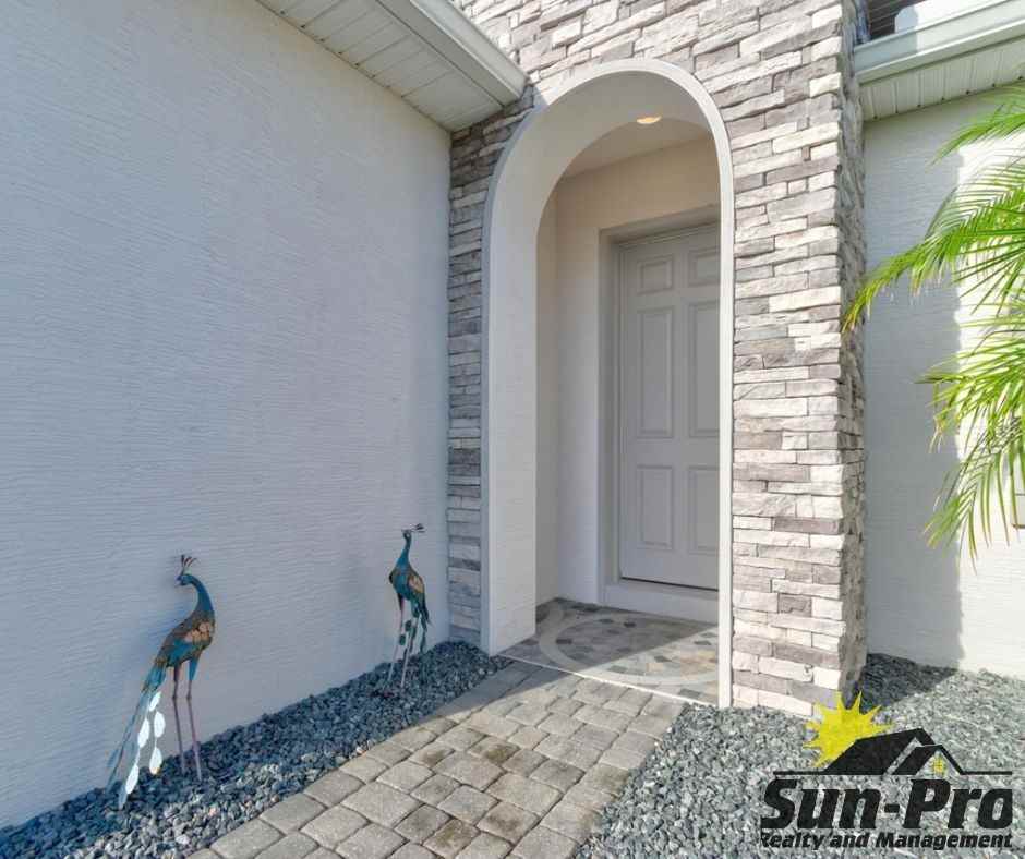 6236 W Fallsgrove Ln - Photo 3 of 30