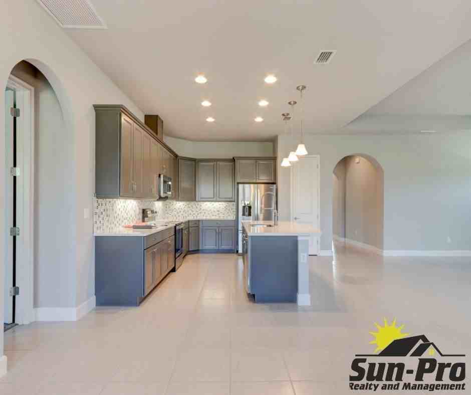 6236 W Fallsgrove Ln - Photo 6 of 30