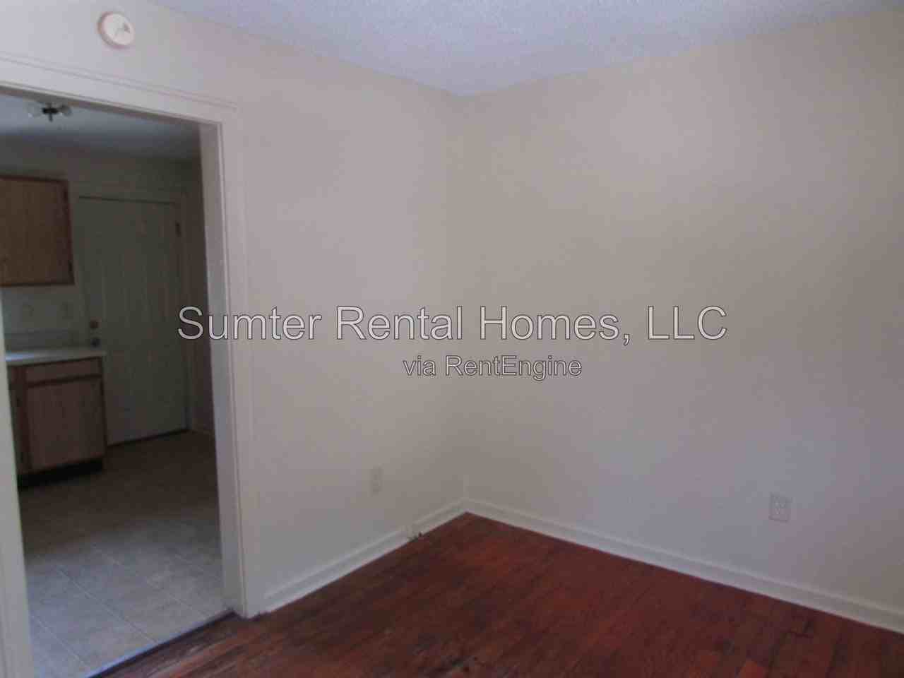 121 Dixie Dr - Photo 3 of 8
