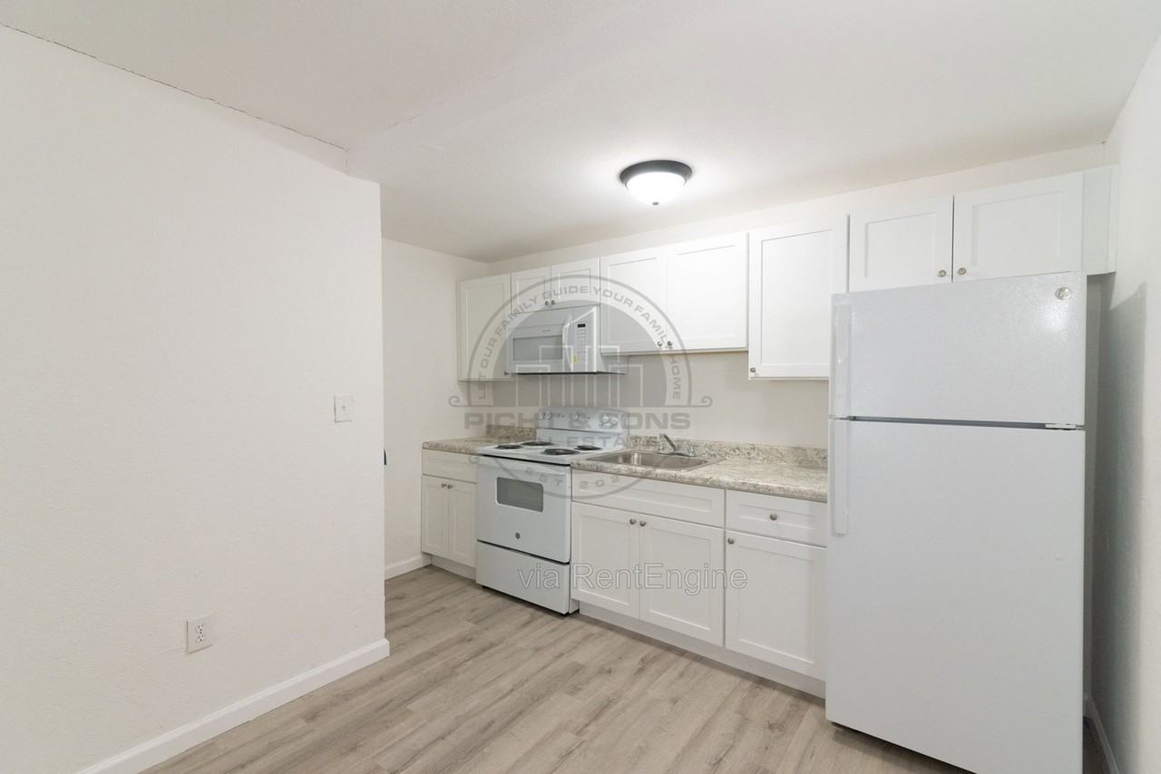 2765 W Tharpe St #209 - Photo 3 of 23