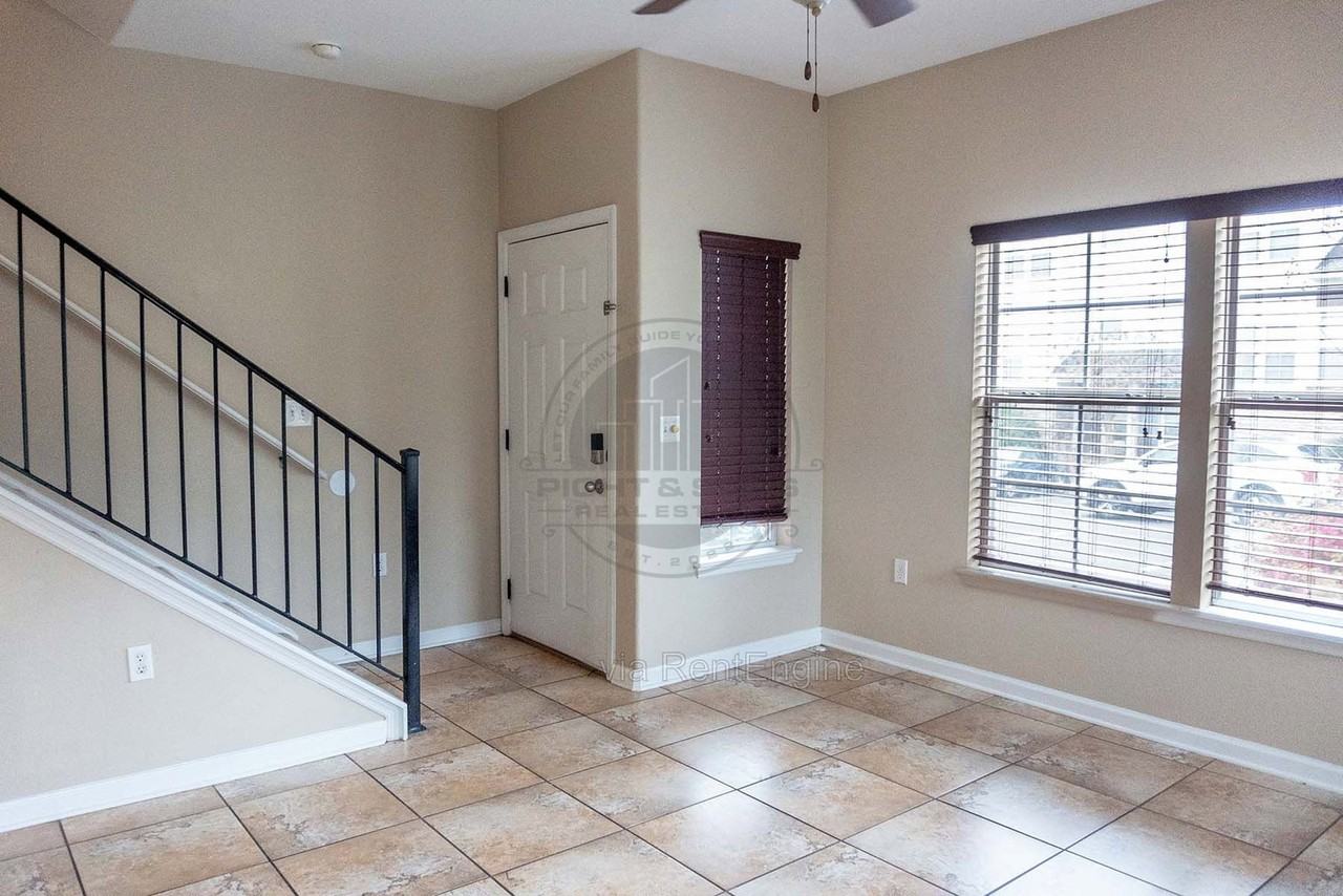 2176 Del Carmel Way #2176 - Photo 5 of 16
