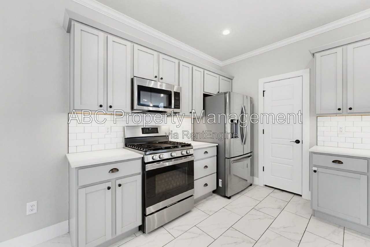 1316 Park St - Photo 3 of 31