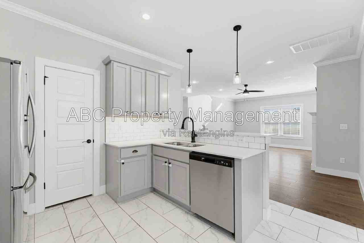 1316 Park St - Photo 4 of 31
