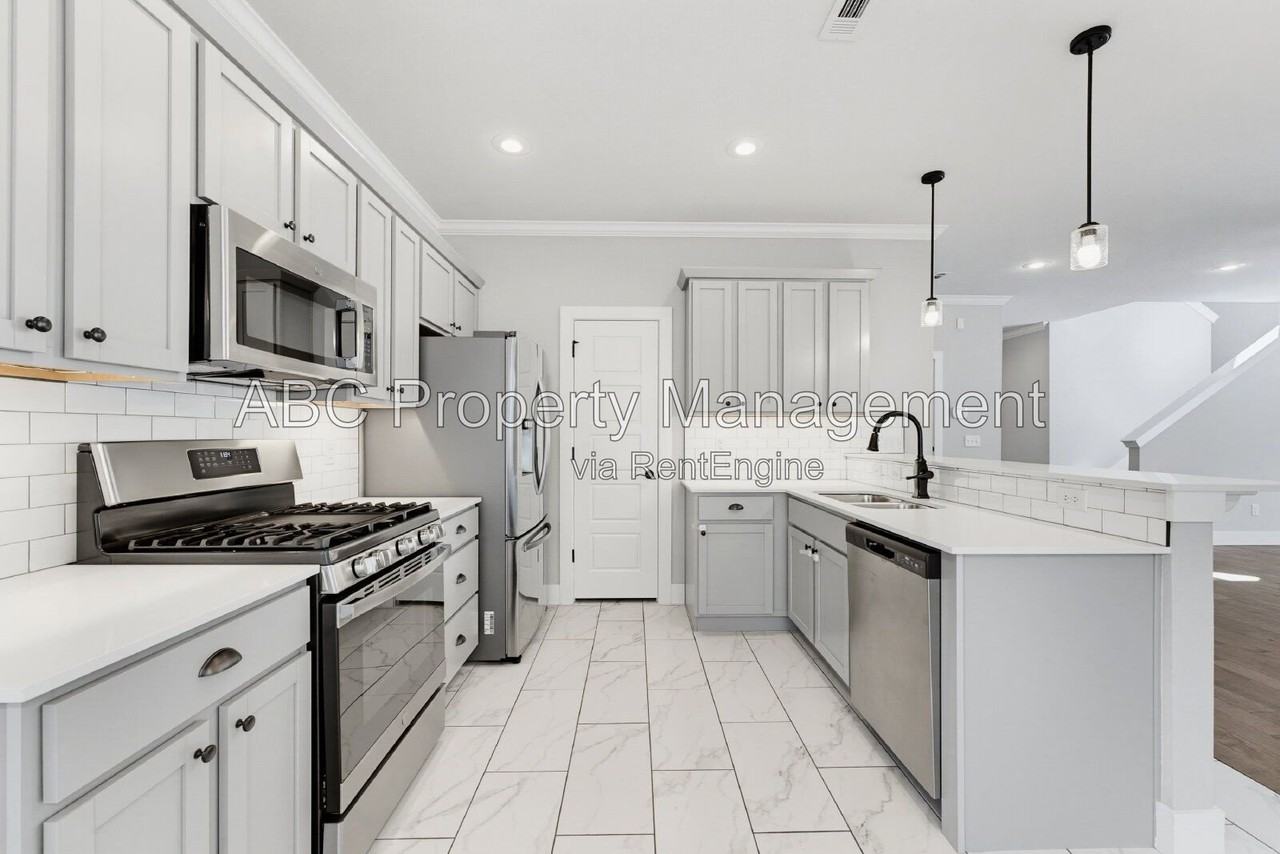 1316 Park St - Photo 5 of 31