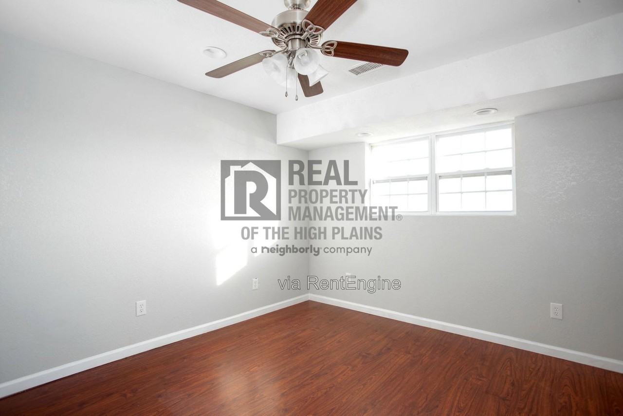 2405 N Hughes St - Photo 2 of 24