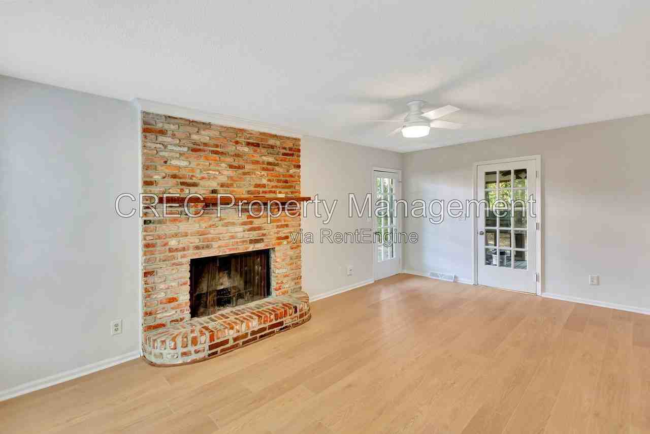 104 Weatherbark Cir - Photo 5 of 32