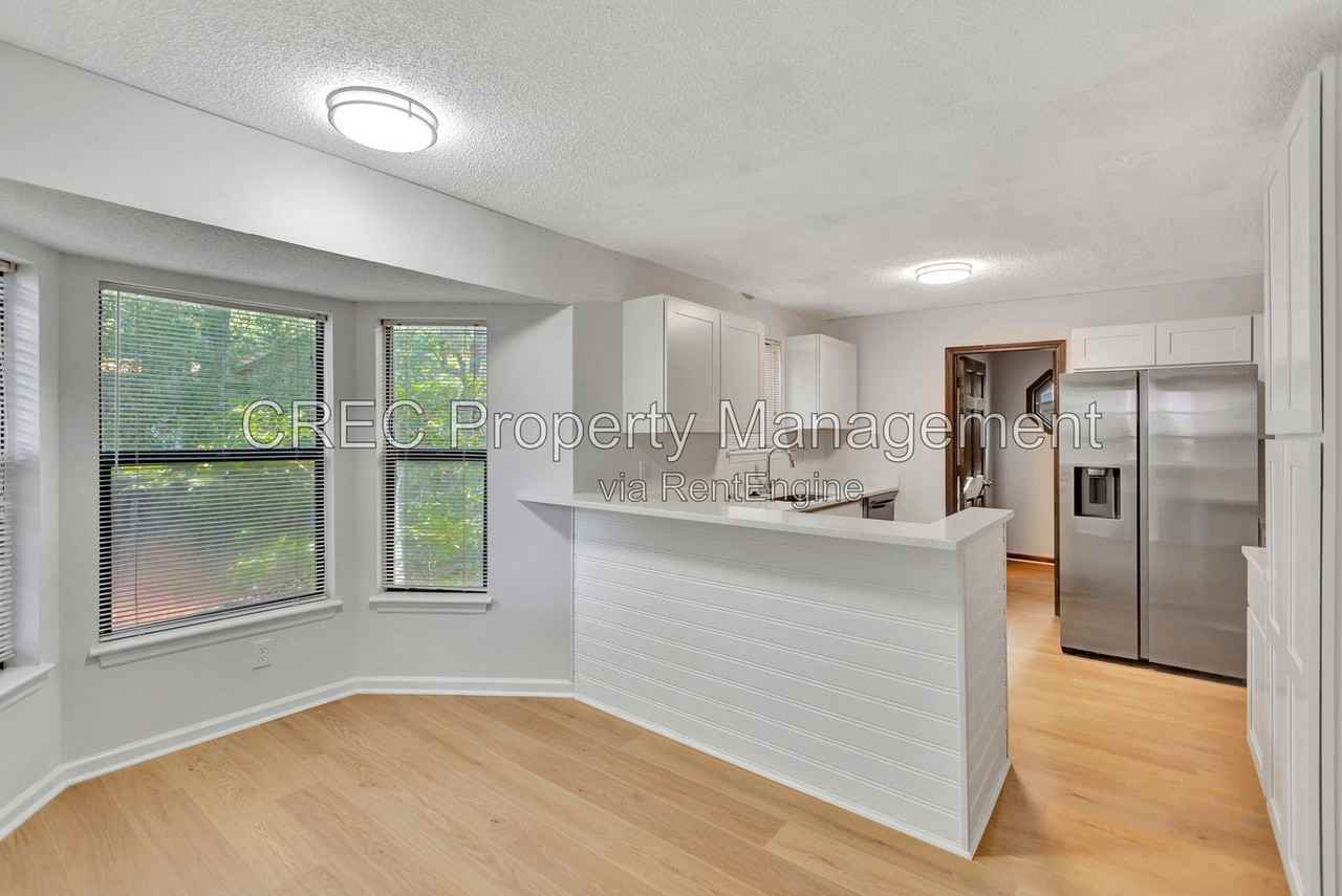 104 Weatherbark Cir - Photo 7 of 32