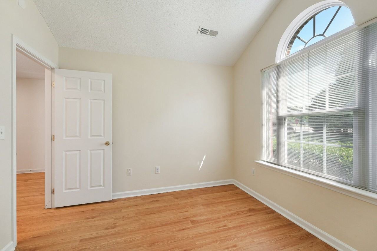5017 Tapestry Ter - Photo 6 of 31