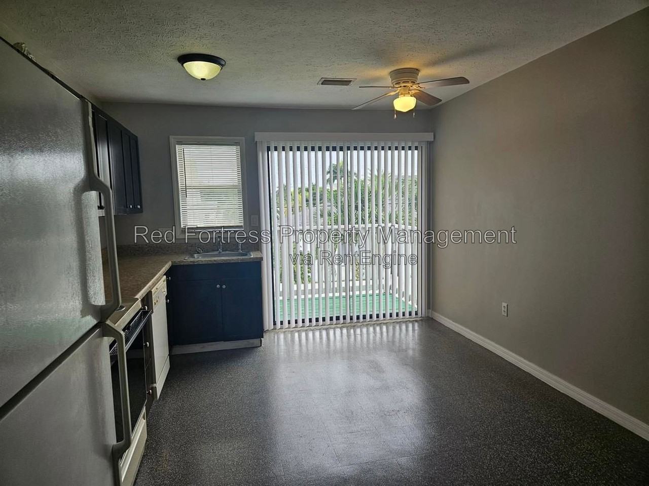 1014 Se 9th Ct #D - Photo 3 of 6