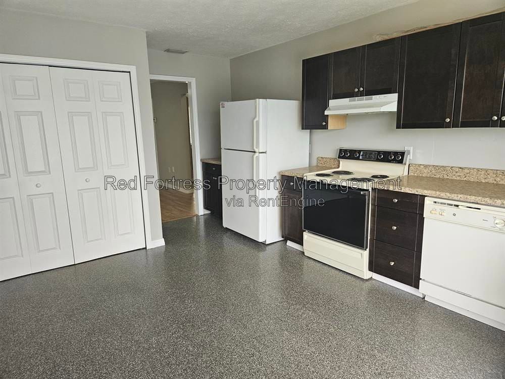 1014 Se 9th Ct #D - Photo 4 of 6