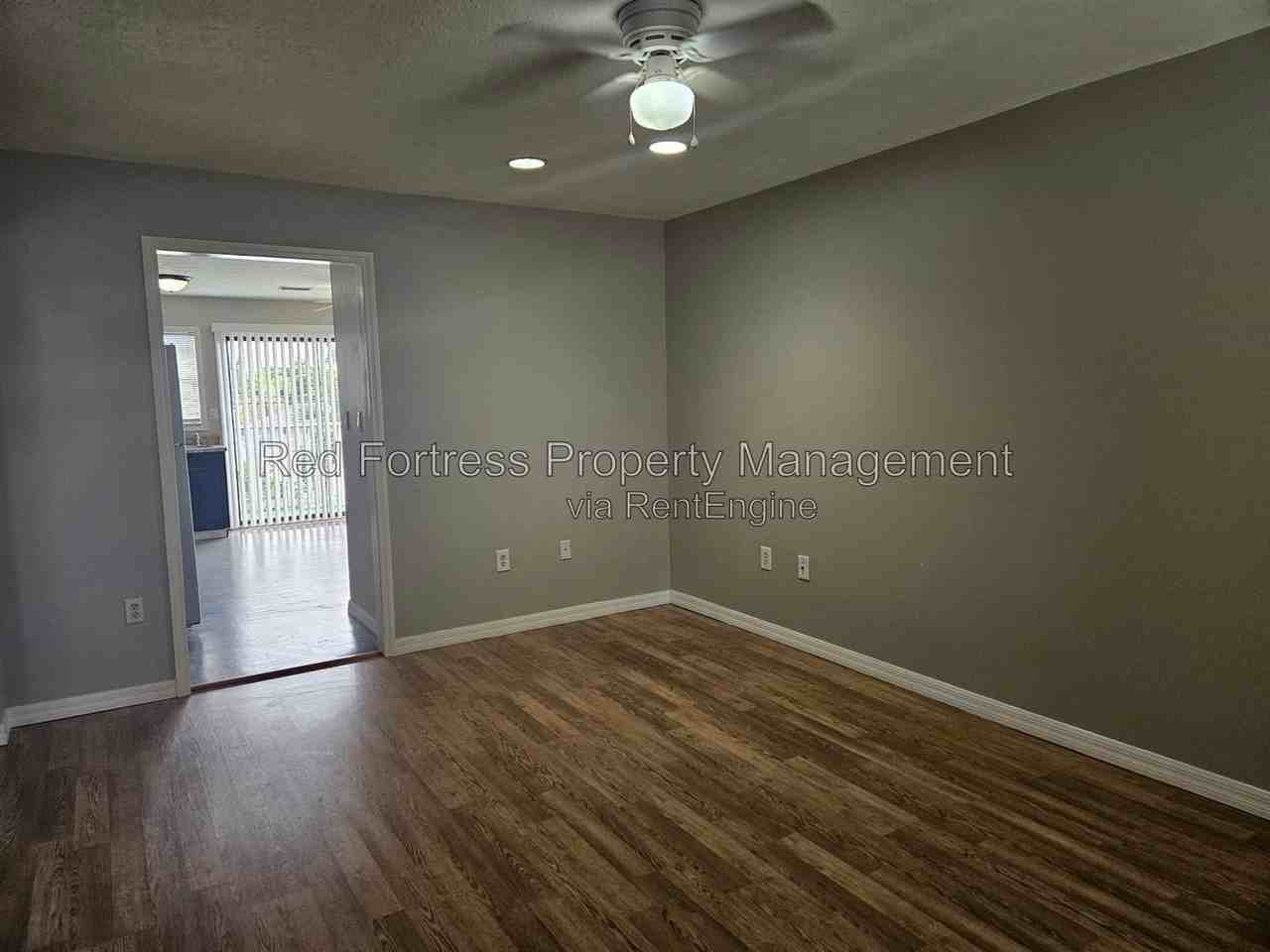 1014 Se 9th Ct #D - Photo 6 of 6