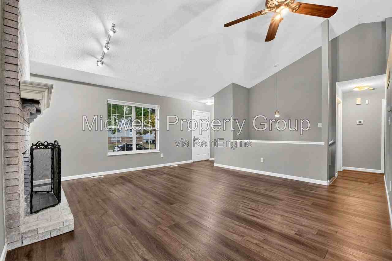 2732 Freemantle Dr - Photo 3 of 25