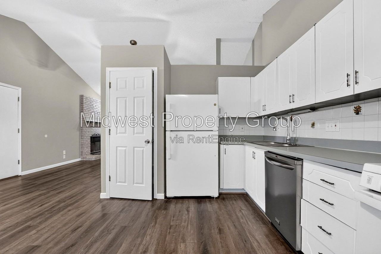 2732 Freemantle Dr - Photo 6 of 25