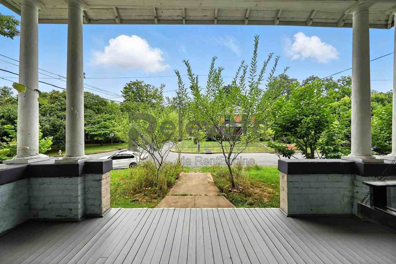 901 W 30th St - Photo 5 of 50