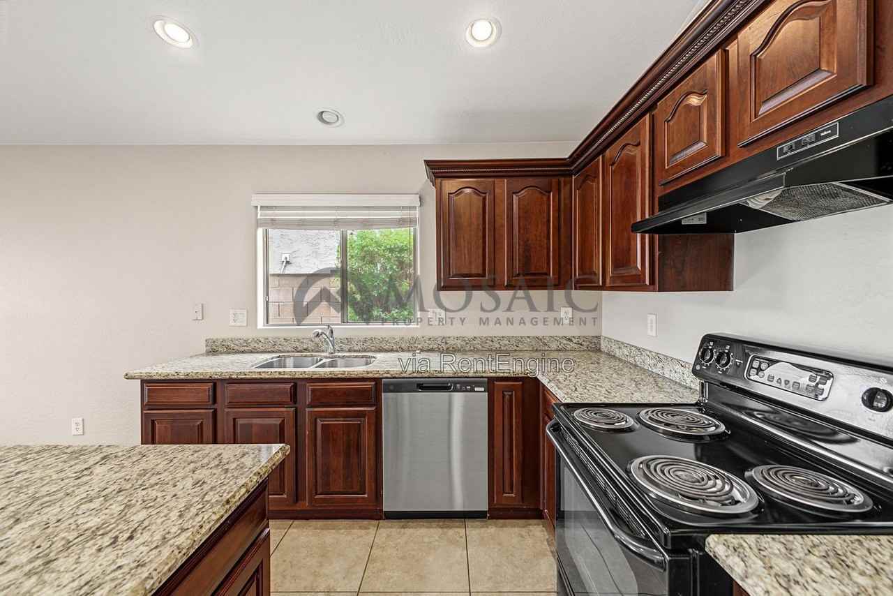 12778 W Pasaro Dr - Photo 6 of 27