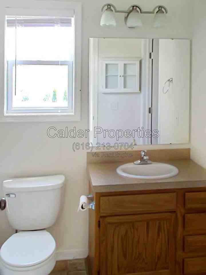 2086 Eaststone St Se - Photo 7 of 10