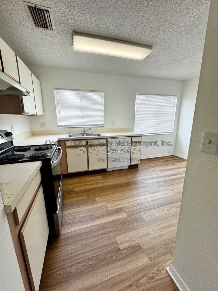 3111 Summer House Dr - Photo 5 of 16
