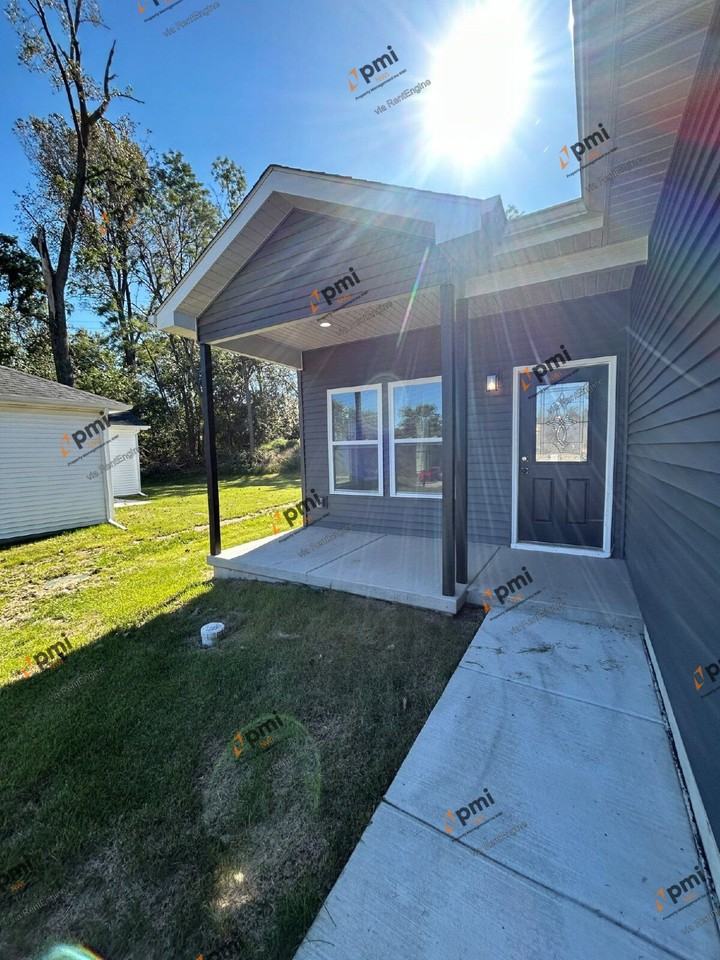 3933 Riverdale Ave - Photo 3 of 25