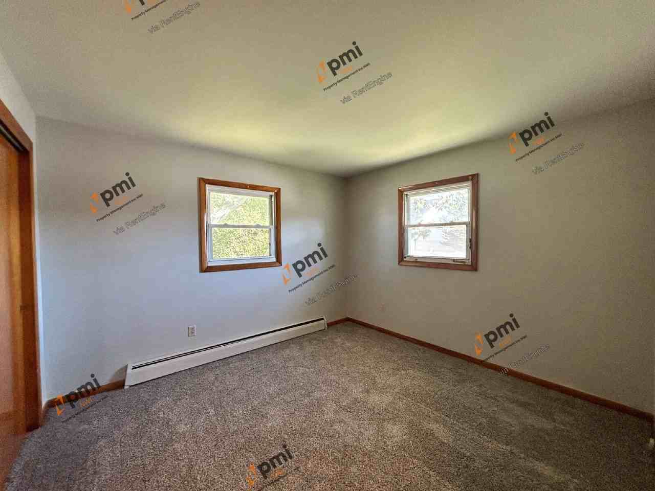 2591 Parkview St #2 - Photo 5 of 10