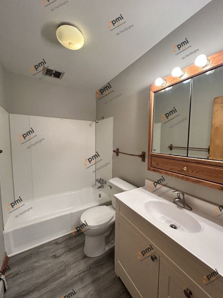 2591 Parkview St #2 - Photo 6 of 10